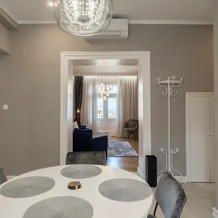 Luxury Peitho Apartment