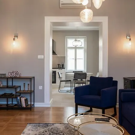 Luxury Peitho * オパティヤ